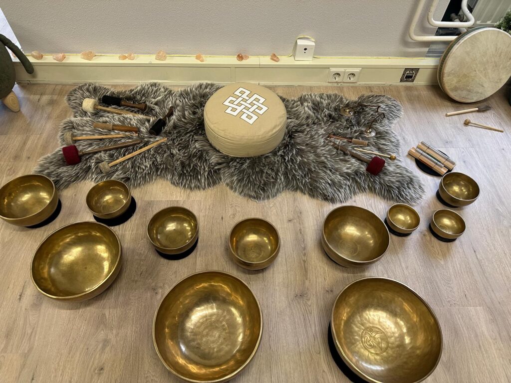 klankschalen klankschalenmeditatie, klankschaalmeditatie, klankschaal meditatie, klankschalen meditatie, klankschaal, Roermond, Limburg, Herkenbosch, Roerdalen, klank sessie, klankschalen beleving