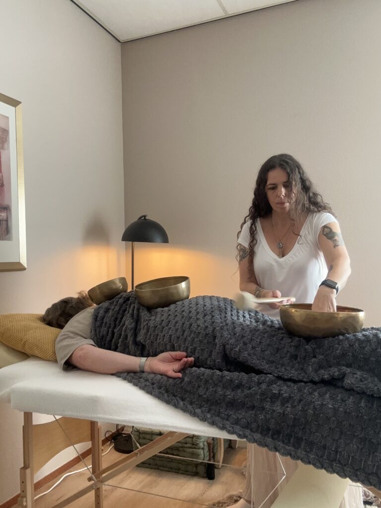klankschalen, klankschaalmassage, klankschalenreis, klankschaalmeditatie, klankschalen meditatie, klankschalen reis, klankschalensessie, klankschalen sessie, Limburg, Roermond, Herkenbosch, Roerdalen,
