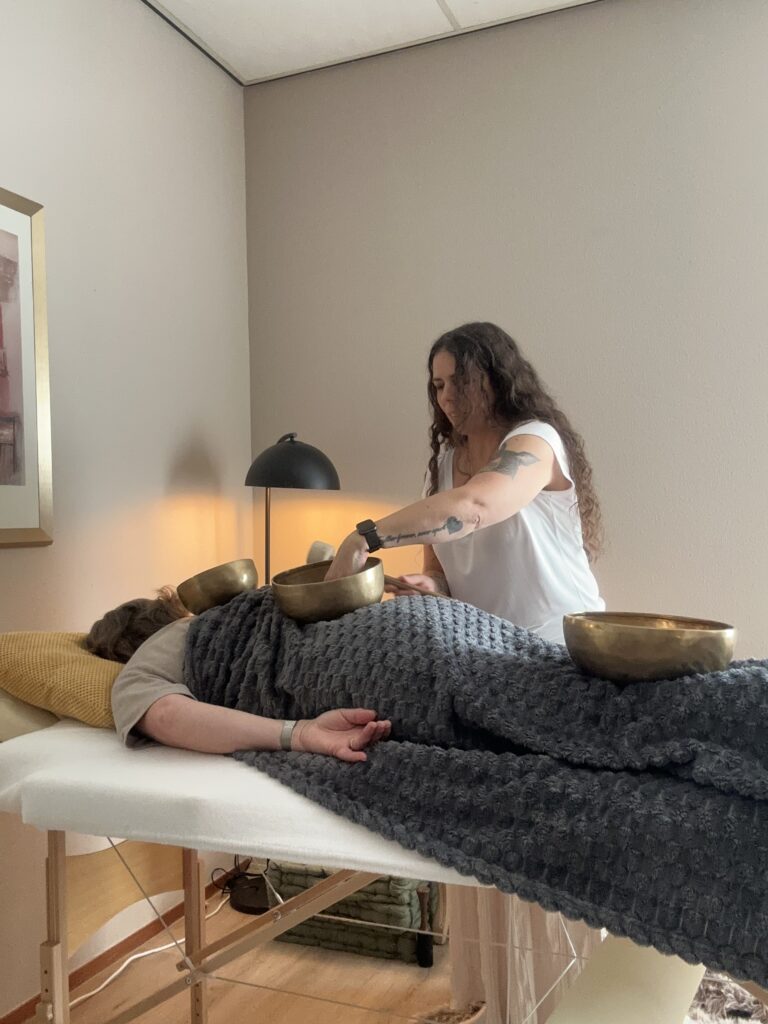 klankschalen, klankschaalmassage, klankschalenreis, klankschaalmeditatie, klankschalen meditatie, klankschalen reis, klankschalensessie, klankschalen sessie, Limburg, Roermond, Herkenbosch, Roerdalen,