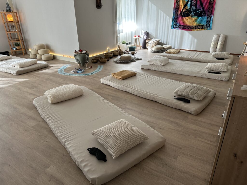kundalini activatie, kundalini, facilitator, cacao ceremonie, meditatie, klankschalen, retraite, retreat, Limburg, Roermond, Herkenbosch, klankschalen massage, klankschalen meditatie, KAP,