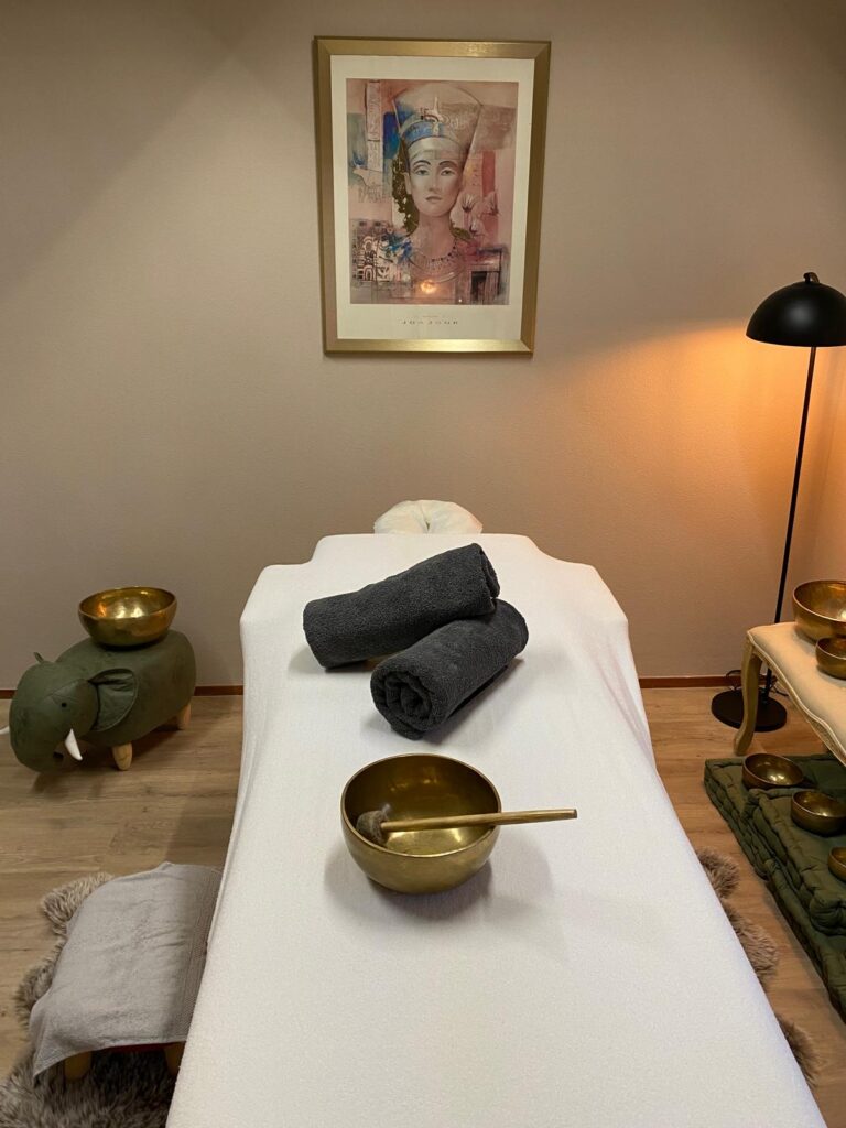vrouwen retraite prive 1 op 1, wellness, massage, klankschalen, chakra heling, Roermond, Limburg, Herkenbosch